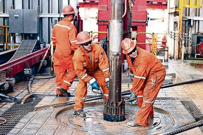 Pese a pifia, expertos ven interés en negocio petrolero