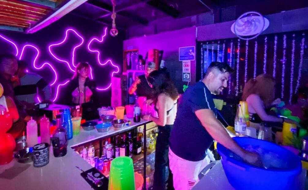 Tras el operativo en establecimientos de venta de alcohol en la alcaldía Cuauhtémoc, CDMX, fueron asegurados 5 comercios (15/02/2025). Foto: Especial