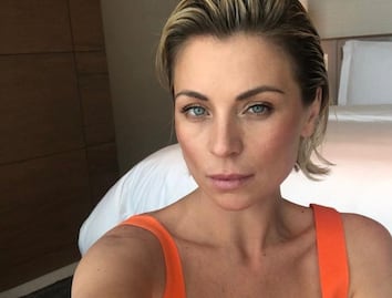 Ludwika Paleta enamora al lucir huipil largo ideal para el verano