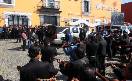 "Yo sé bien que estoy afuera..." mariachis dicen adiós al gobernador de Puebla, Miguel Barbosa