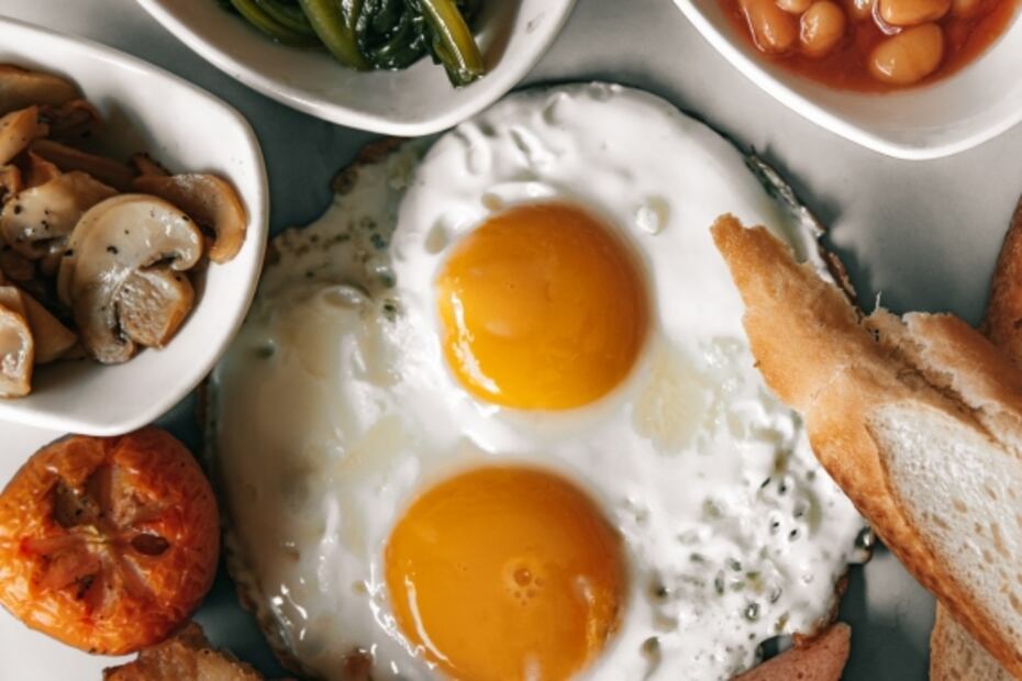 Prepara huevos estrellados en agua