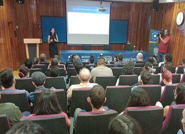 Académicos piden a estudiantes analizar el impacto de la nueva Ley General de Ciencia y Tecnología en el futuro de los jóvenes investigadores