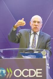 Con billones de dólares se enfrentará crisis: Gurría