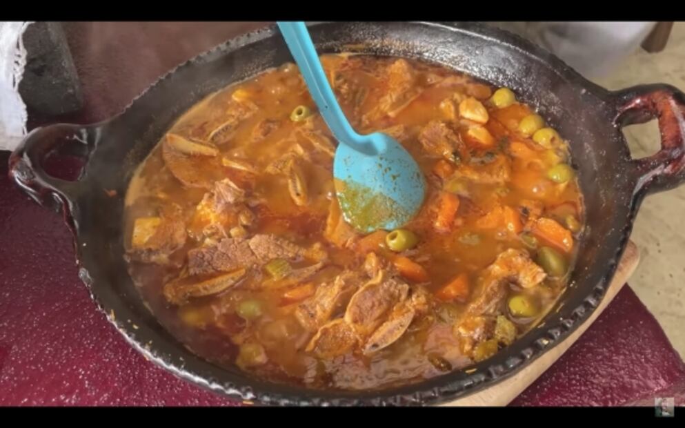 El guisado que Doña Ángela prepara en Navidad en su rancho
