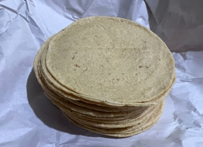 ¿Cuántas tortillas salen de un kilo y cuántas calorías tiene una pieza?