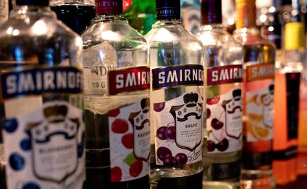 "Lo siento, no servimos productos rusos": EU y Canadá cancelan cocteles con vodka de Rusia
