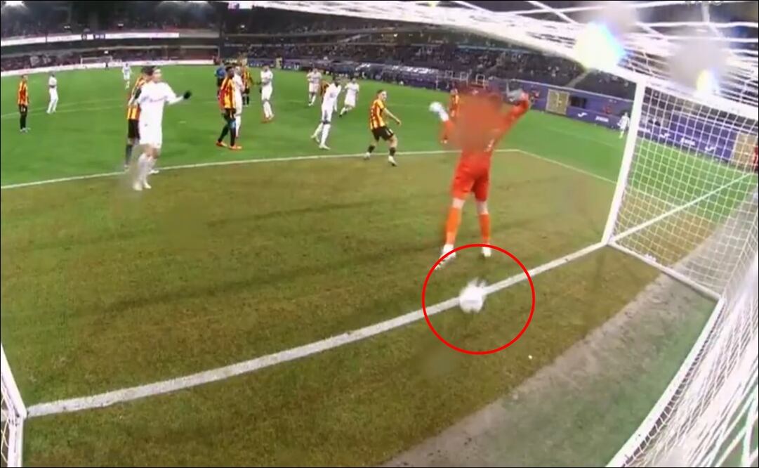 Chino Huerta protagoniza polémica jugada con el Anderlecht; ¿era o no era gol? - Foto: Captura de pantalla
