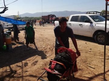 “Queremos llegar a Estados Unidos”, dicen migrantes que caminan por carreteras de Oaxaca; aseguran ir con la "bendición de Dios"