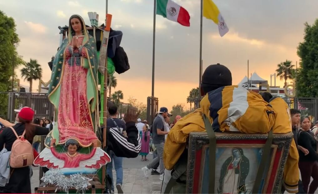 Un año más, miles de peregrinos llegaron a la Basílica de Guadalupe. Foto: Alberto González y Efrain Espinoza / EL UNIVERSAL