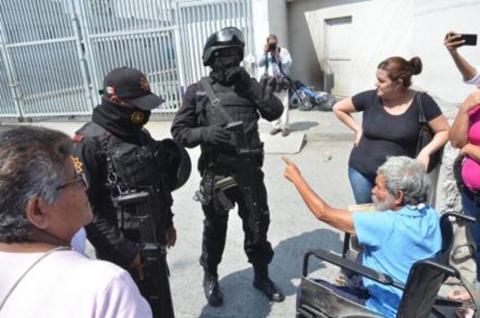 Acusan extorsión en penales de Topo Chico y Apodaca