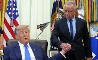 Trump emite nuevas recomendaciones sobre vacunas infantiles; busca separar dosis contra sarampión, paperas y rubéola