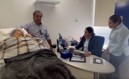 Defensoría de DH en Oaxaca condena trato indigno de mujer en un banco; fue llevada en camilla a cobrar su pensión
