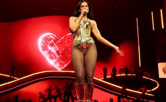 Dua Lipa cierra con amor su Radical Optimist Tour en el Estadio GNP; cantó "Bésame mucho" de Consuelo Velázquez