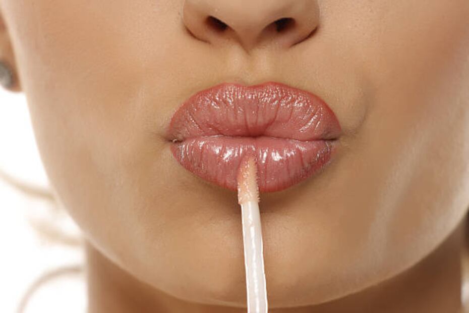 El brillo labial suele ser más denso. Foto: Unsplash
