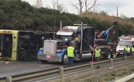 Al menos 6 muertos y 30 heridos tras volcadura de autobús en Chile