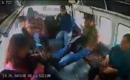 Ladrones saludan a pasajeros antes de asaltarlos en combi en Ecatepec