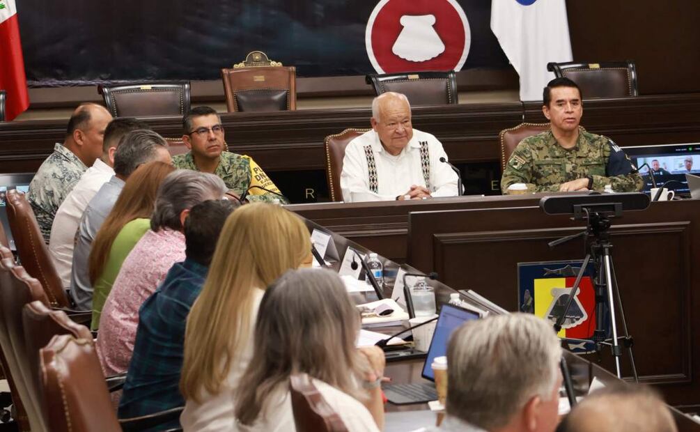 Gobernador de BCS Víctor Castro Cosío, anuncia cambios en corporaciones policíacas  (02/07/2025). Foto: Especial