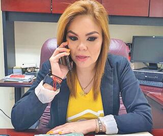 Cachetada con guante blanco a alcalde