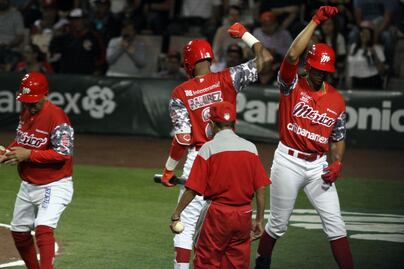 Diablos Rojos se imponen a Tigres en el primero de la serie