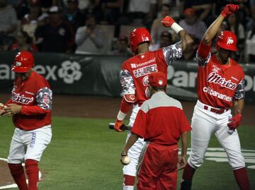 Diablos Rojos se imponen a Tigres en el primero de la serie
