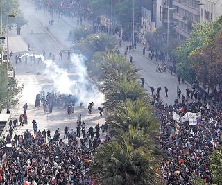 Piden en Chile una nueva Constitución