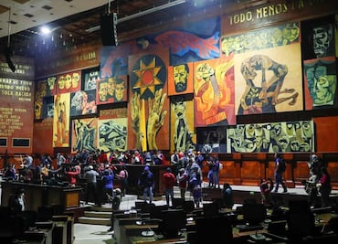 Indígenas toman el Parlamento Ecuador al grito de "¡fuera Moreno!"
