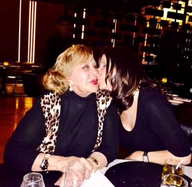 Rebecca Jones apapacha a Silvia Pinal; fans piden que la actriz ya no trabaje