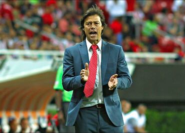 Matías Almeyda es anunciado como nuevo entrenador del Sevilla; el ex de Chivas dirigirá a su segundo club en Europa