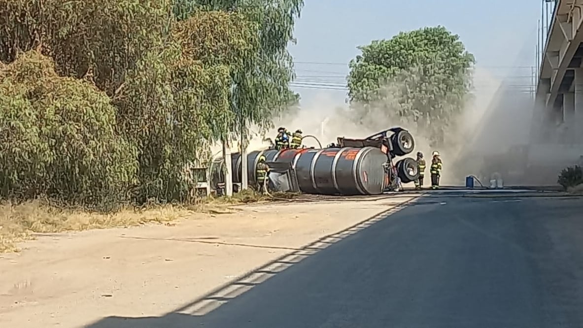 Explota pipa de combustible al ser impactada por tren en Teocalco, Hidalgo. (Foto: especial)