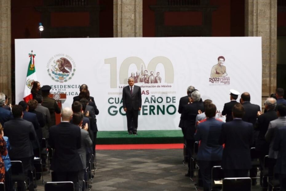 "¡Ahí viene Jesús!": funcionarios emprenden graciosa huida tras informe de AMLO