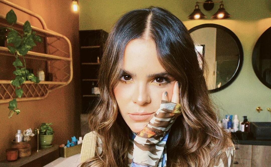 Yuya impone tendencia con su diseño de uñas de flores. Foto: Instagram @yuyacst
