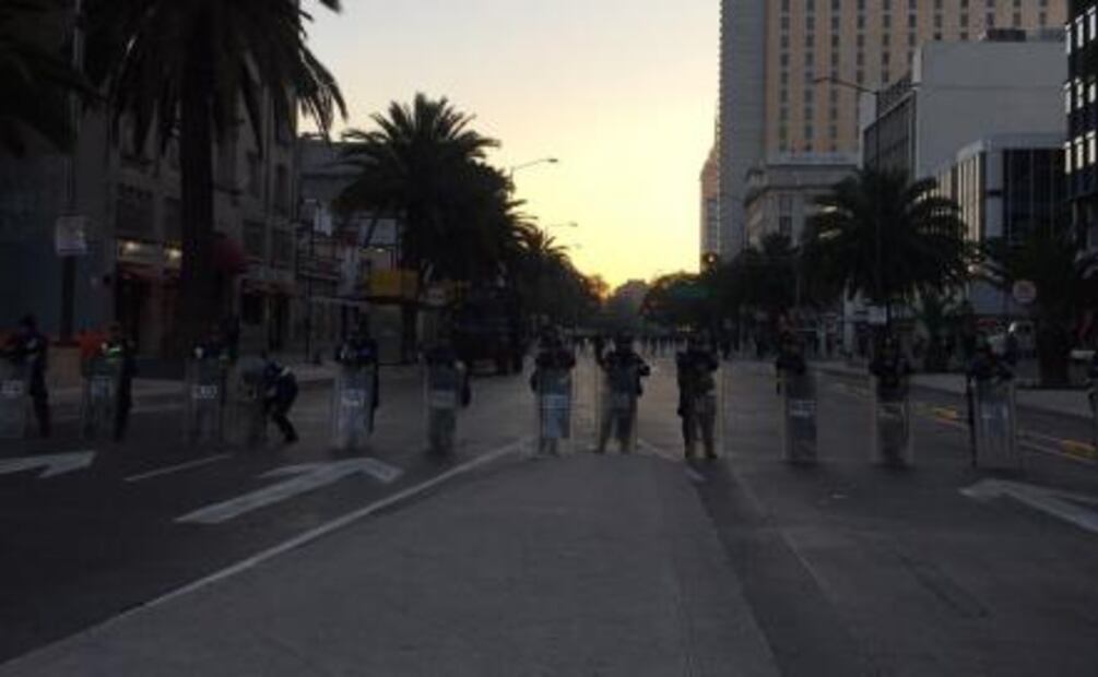 Por segundo día consecutivo, Policía cierra avenida Juárez