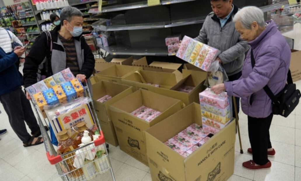 Desatan compras de pánico en Hong Kong ante brote de coronavirus