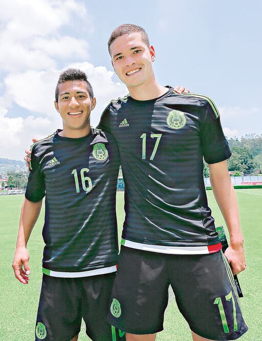 Martín Zúñiga (17) y Alfonso Tamay viajaron a Toronto con ilusión. Foto: ERNESTO PÉREZ. IMAGO7
