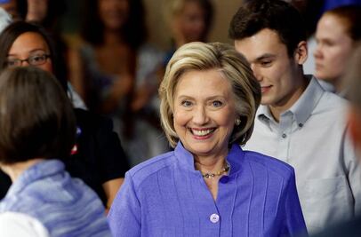 Hillary plantea aliviar la deuda de los estudiantes