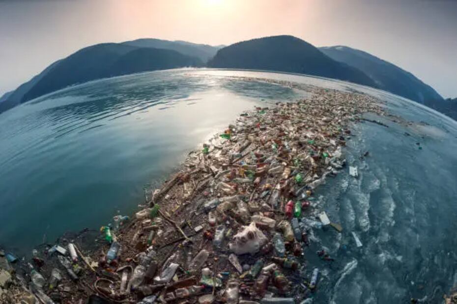 La industria textil es de las que más contamina el oceáno y gasta 215 billones de litros de agua al año. Foto: Unsplash