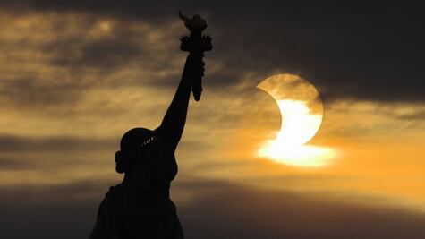 Las impresionantes imágenes del eclipse solar "anillo de fuego"