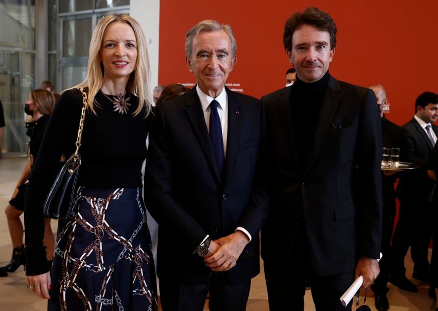 Foto: EFE. Delphine Arnault, Bernard Arnault y Antoine Arnault