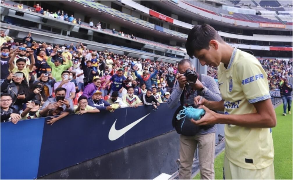 América presenta a sus refuerzos con gran fiesta en el Estadio Azteca