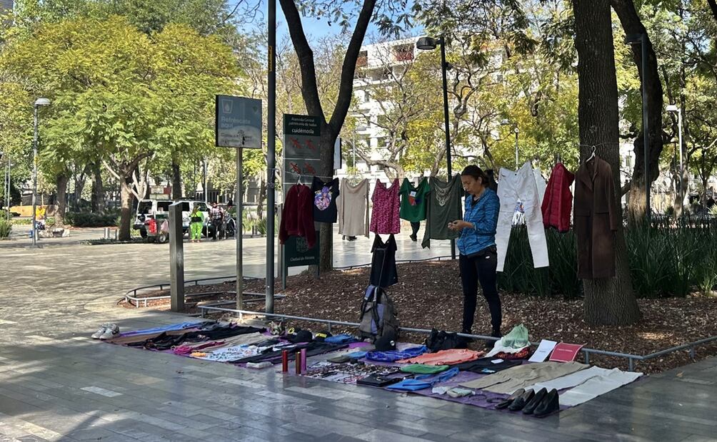Ambulantes regresaron a Bellas Artes y a la Alameda Central ante la complacencia de autoridades capitalinas. Foto: Berenice Fregoso/EL UNIVERSAL