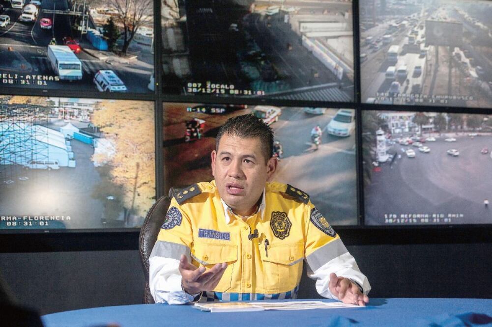 El subsecretario de Control de Tránsito de la SSPDF, Fernando Alejandro Martínez Badillo, aseguró que en las primeras dos semanas se ha buscado orientar y sensibilizar, “no tanto infraccionar” (GERMAN ESPINOSA. EL UNIVERSAL)