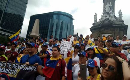 Venezolanos se reúnen en el Ángel; piden salida de Maduro