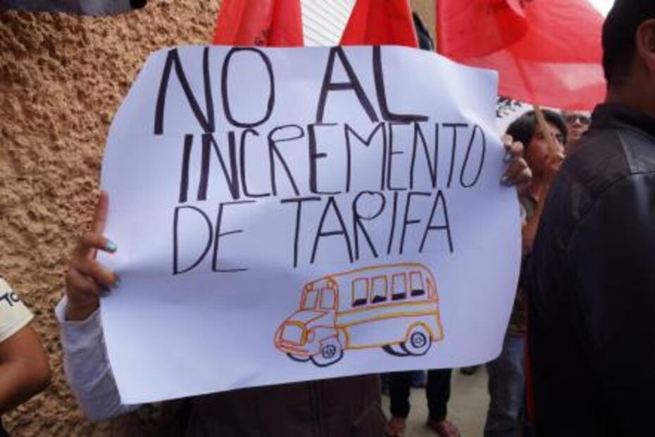 Protestan contra aumento de pasaje en transporte urbano en Oaxaca
