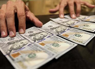 Peso gana terreno al dólar por confianza en el aeropuerto