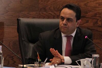 Falso que ganemos 300 mil pesos mensuales, dice el presidente del INAI