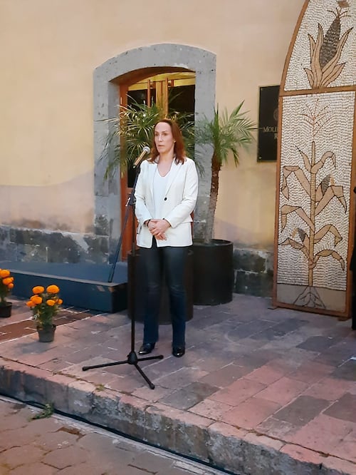 Dolores Phillips, directora del Museo Dolores Olmedo, durante la inauguración de la ofrenda "Paseo por la Alameda" que se ubica en el Museo Cencalli. Foto: Secretaria de Cultura