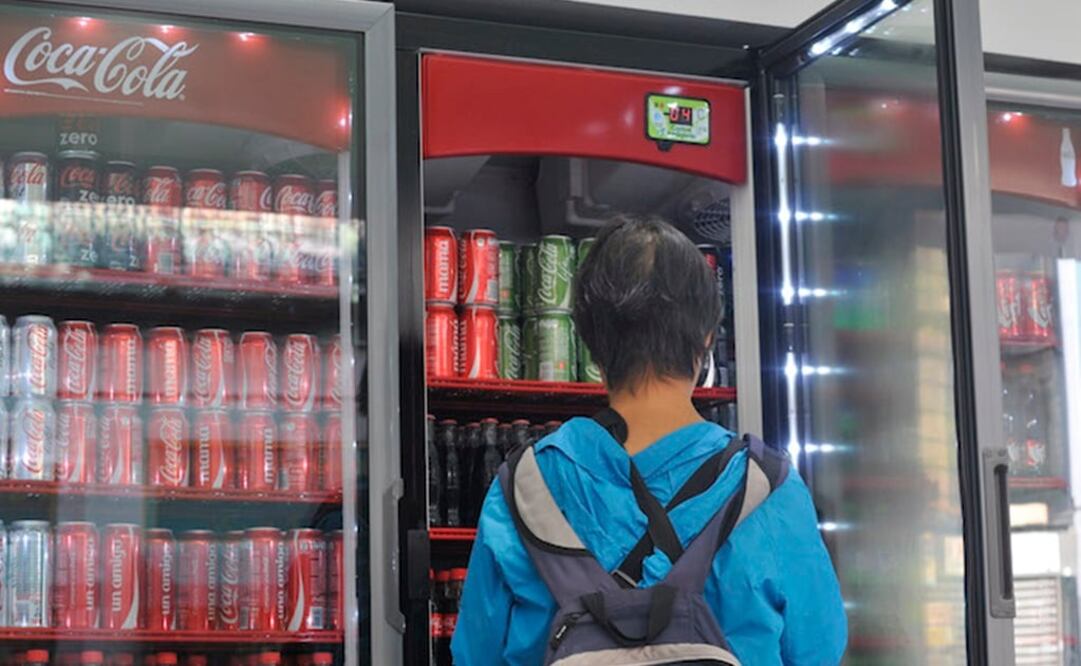 En perspectiva, 163 litros equivale a beber 466 mililitros diarios de refresco algo así como 1.3 latas de 355 mililitros al día, y 459 latas al año. /Archivo - EL UNIVERSAL