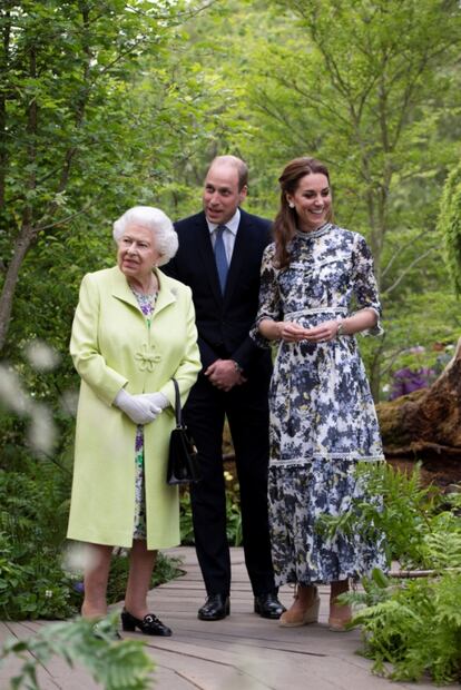 Kate Middleton luce un look ideal para esta temporada