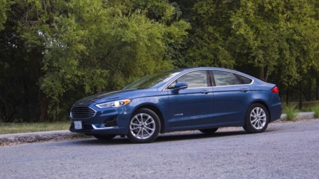 Fusion Hybrid junta lo mejor de un sedán con poco consumo de gasolina