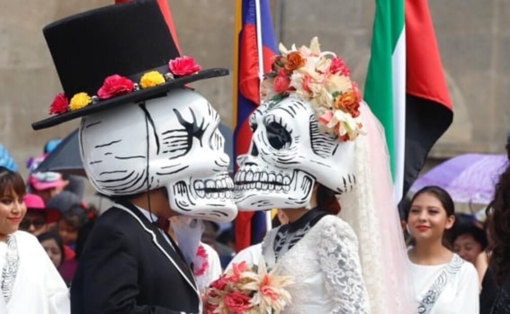 En el Desfile Internacional de Día de Muertos todos los difuntos son amigos
